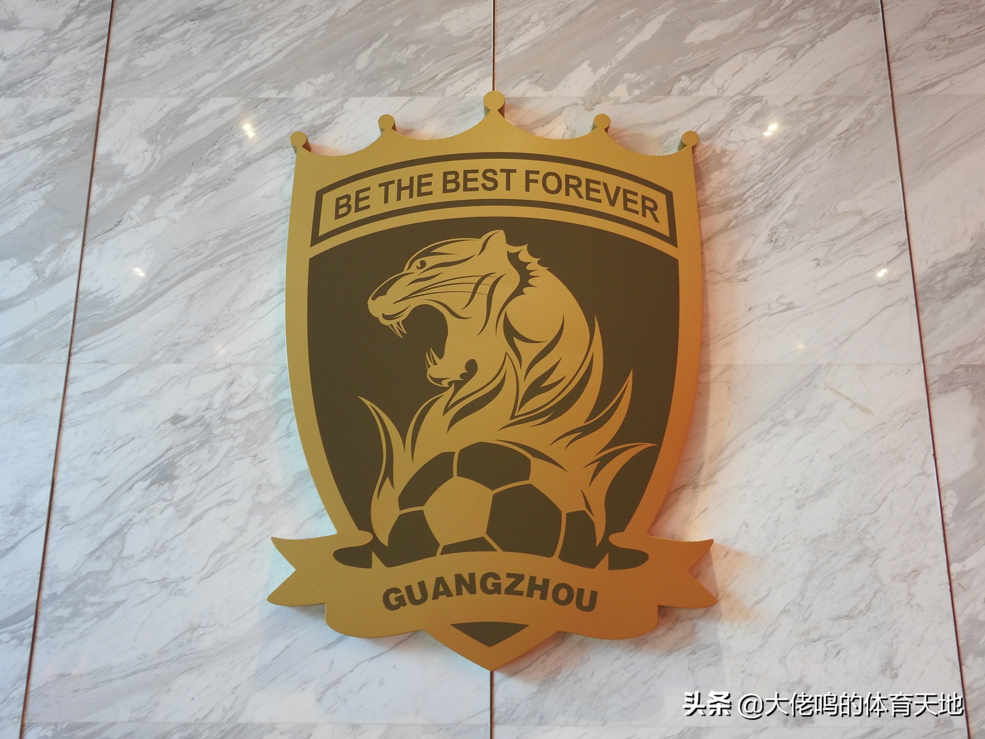 中超俱乐部改中性名必须一视同仁，恒大淘宝改名广州队最迎合民心