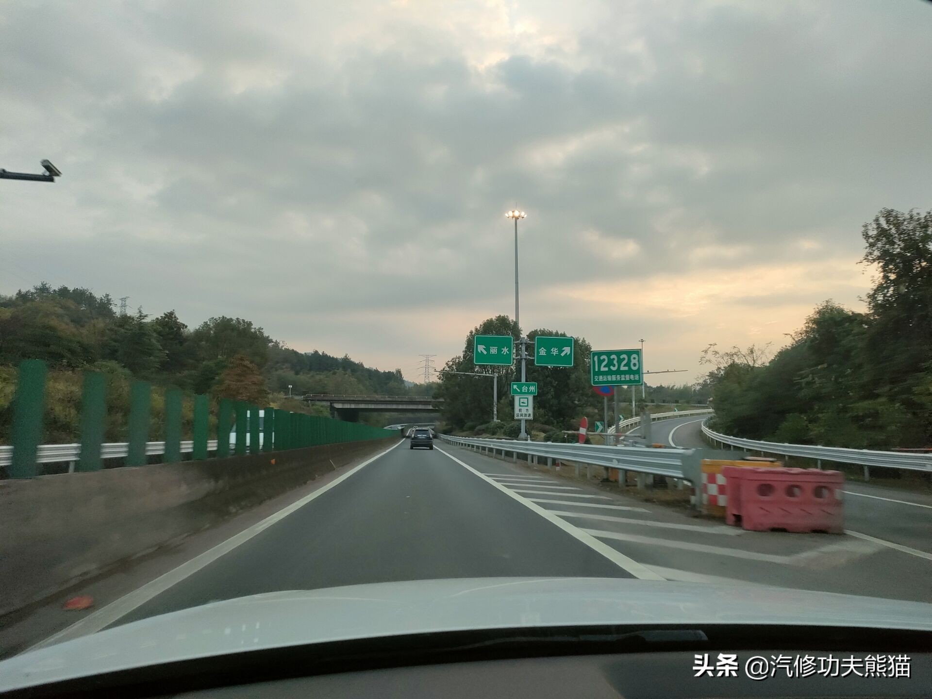 2013款奥迪a4l烧机油怎么解决,奥迪a4l突然全车无电是什么原因