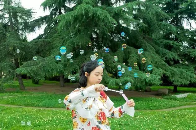 50-60岁秋景拍照摆姿,40至50岁拍照如何摆姿