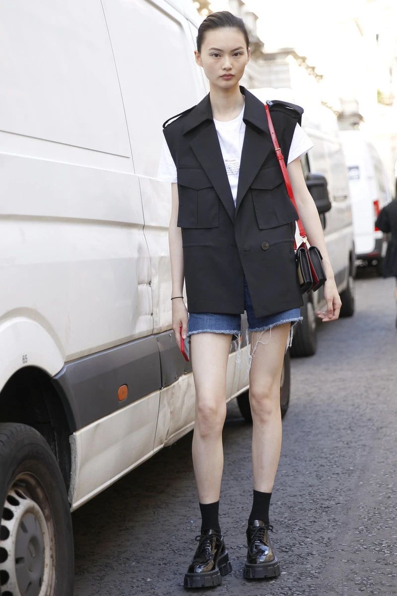 马甲搭毛衣连衣裙百搭,马甲毛衣穿搭连衣裙