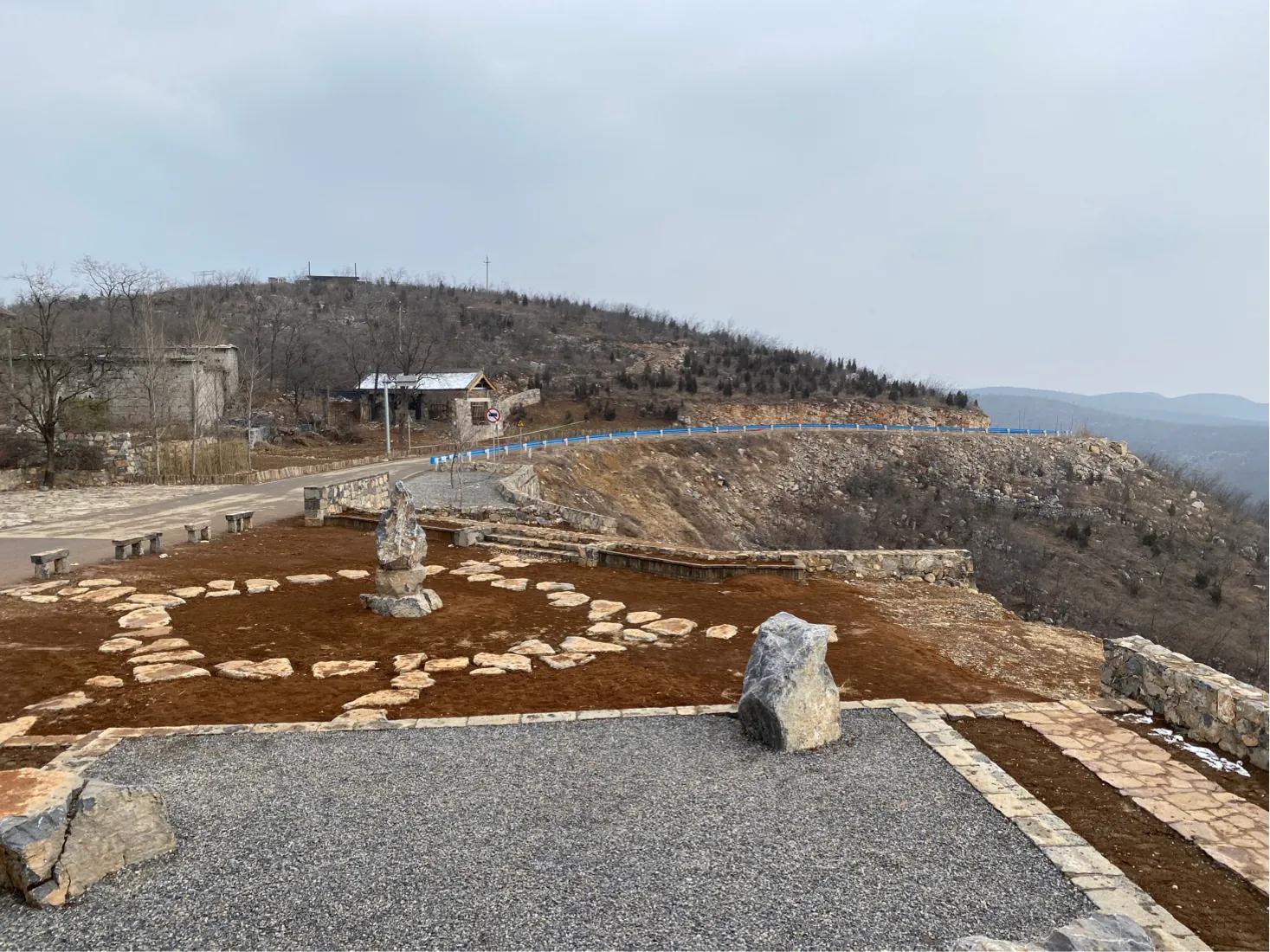 【初三】14、墙外看太行山中"云上的院子"依然很美