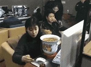 女主管换了新的电脑,女上司换了新电脑