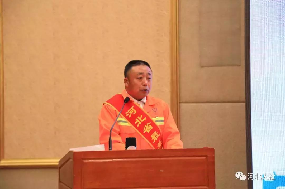 为中国农民工点赞向他们致敬,省政府表扬农民工