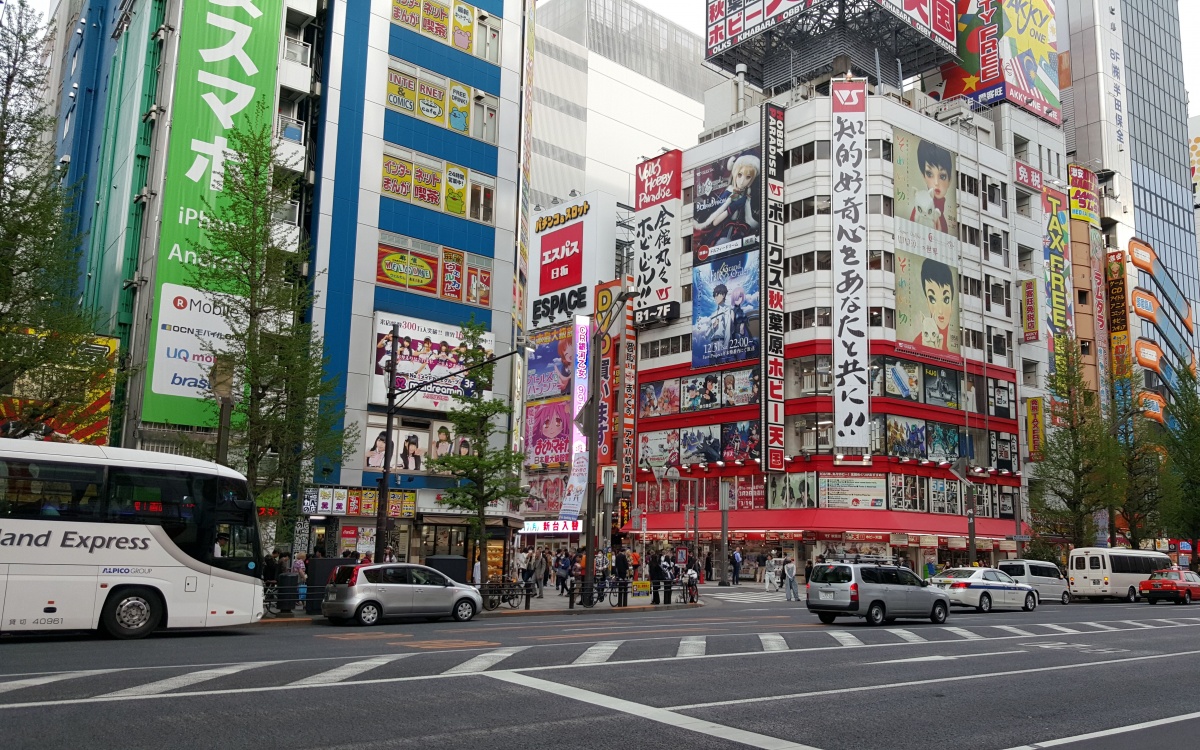 单反穷三代，手办毁一生