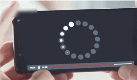 梅西广告牌被踢飞大型纪录片,梅西被抛向空中