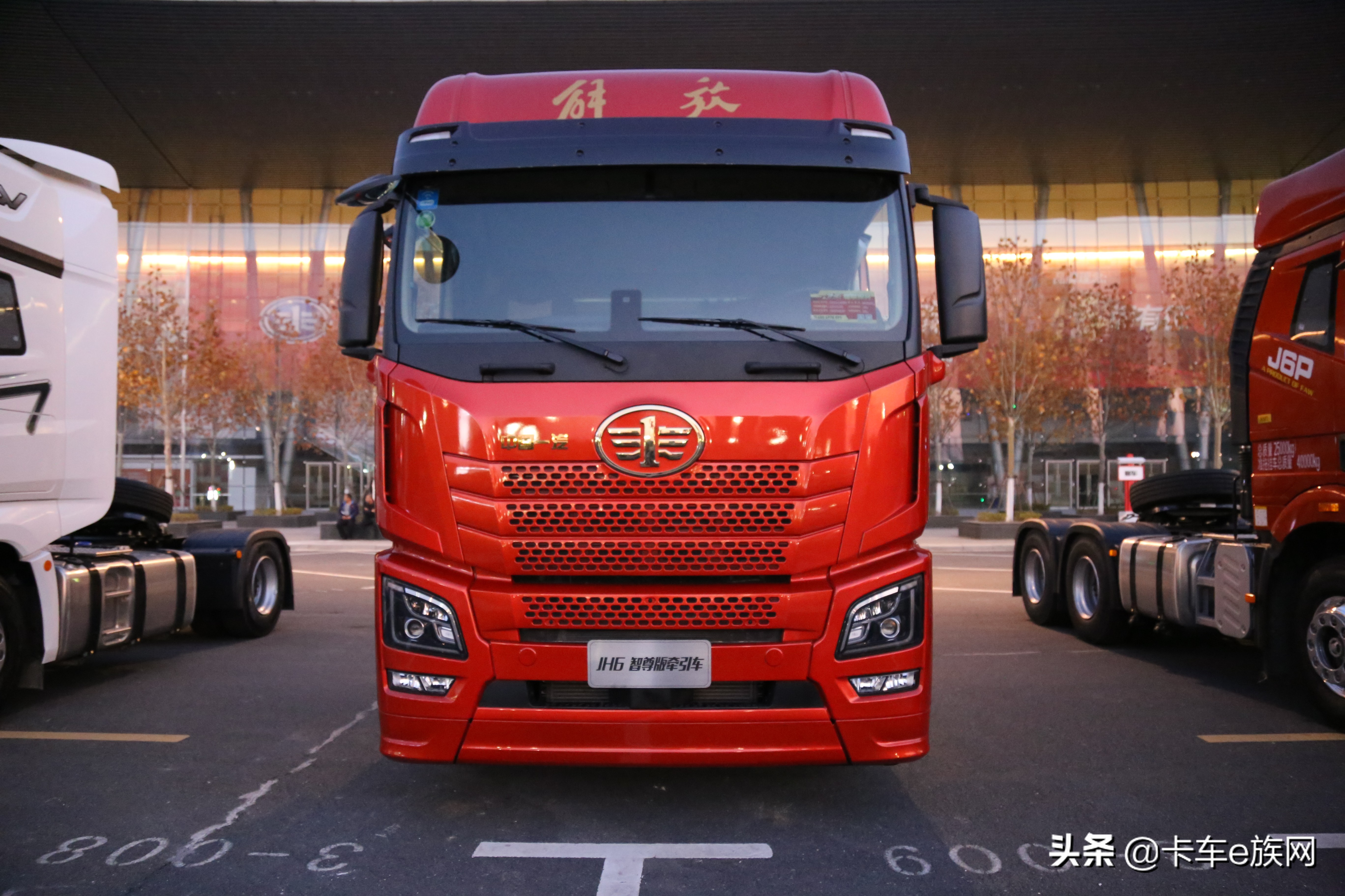 550马力发动机+AMT变速箱详解自重仅8.3吨的J6P领航版2.0