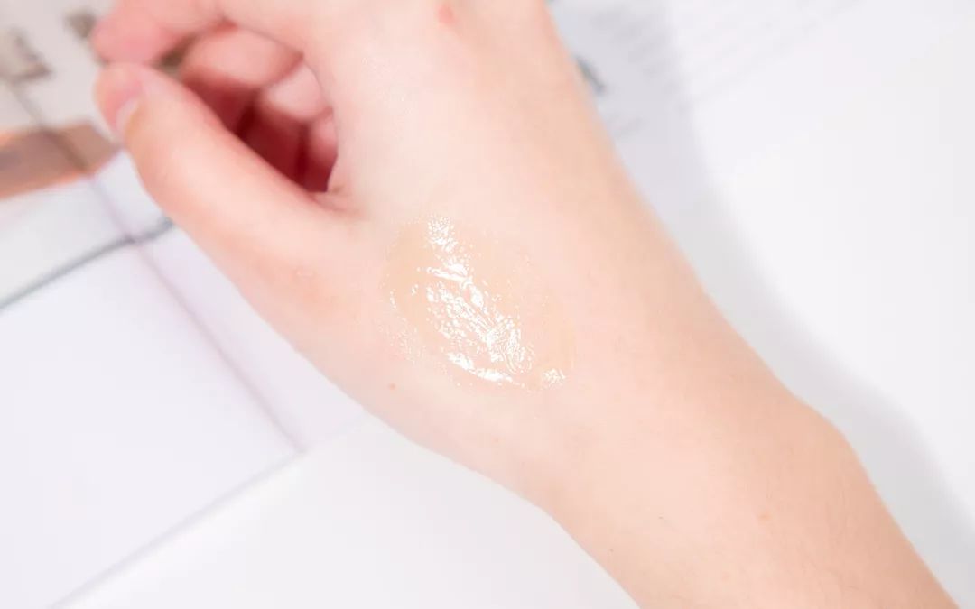 可以让嘴巴滋润红的润唇膏,最好用的几款润唇膏