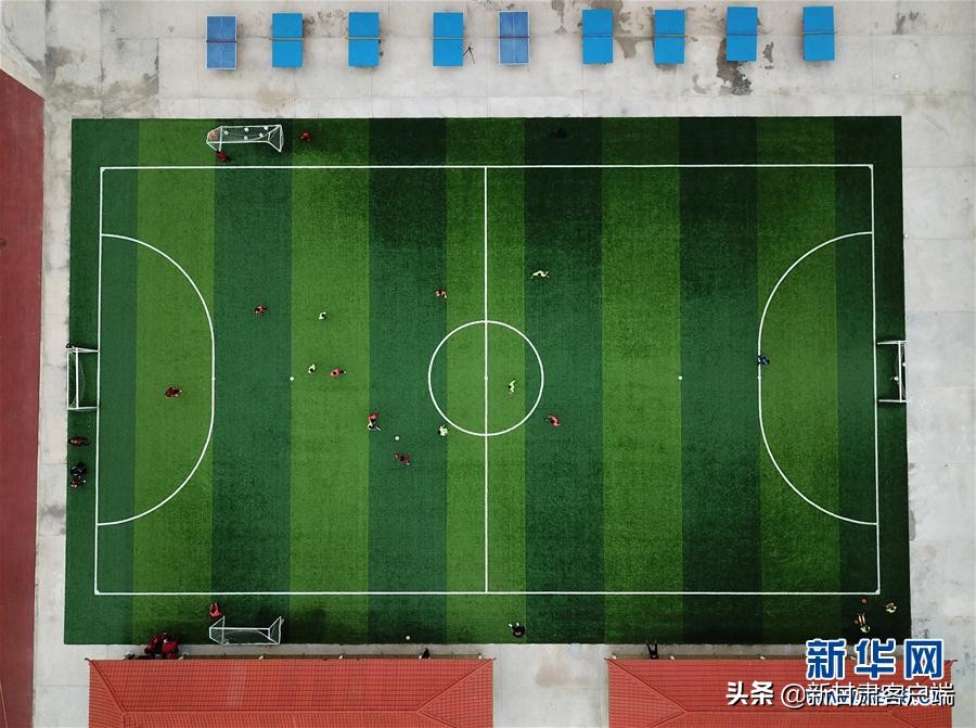 和羊羔踢球的女孩儿——从大山深处到英国赛场