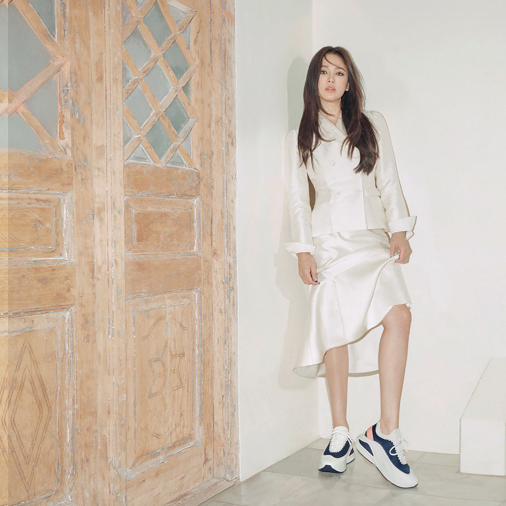 宋慧乔烟熏妆配运动鞋,韩国女星宋慧乔烟熏妆写真