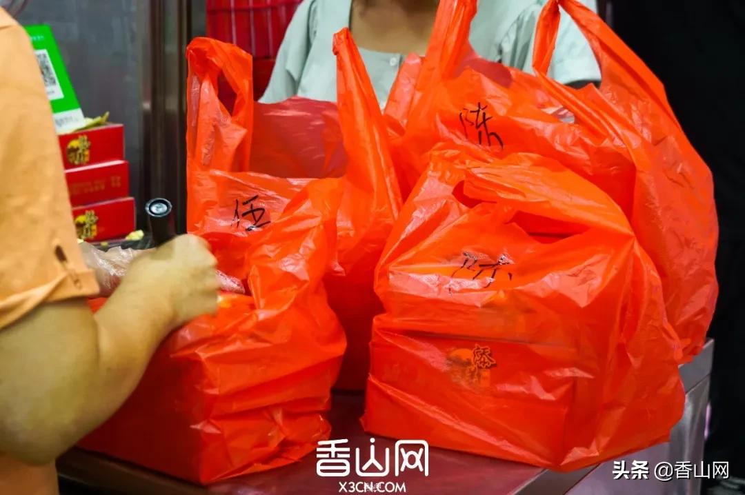 珠海这家月饼店开了38年，来买要排队两小时