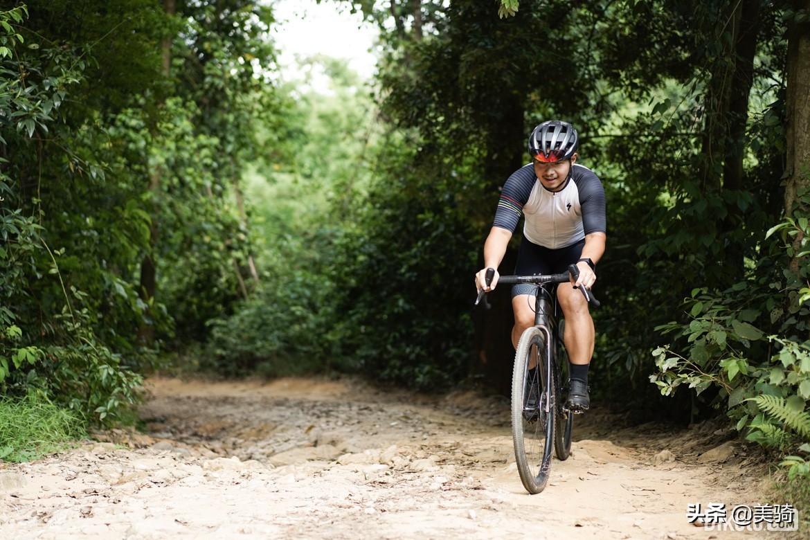 冒险砾石公路车评测,闪电公路车s-workssl7入门级