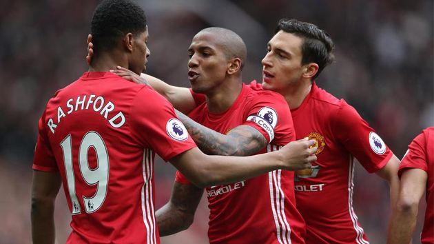 曼联足球队索尔斯克亚,曼联索尔斯克亚摆大巴