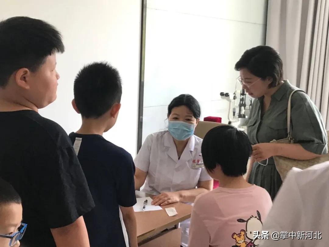 眼科爱眼日护眼宣传照片,开展爱眼护眼义诊活动