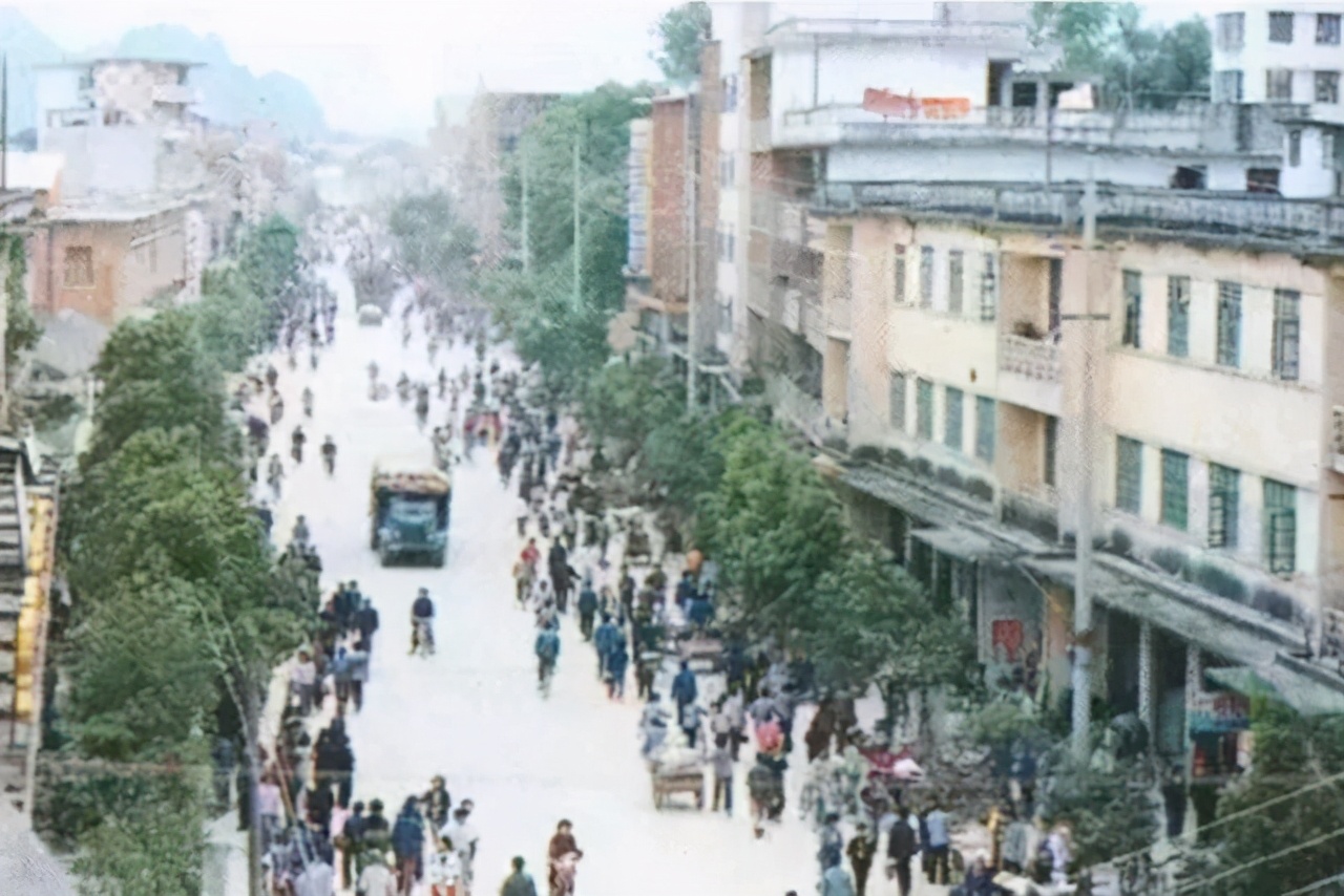 70年代的桂林象鼻山码头老照片,那些老照片里的珍贵记忆