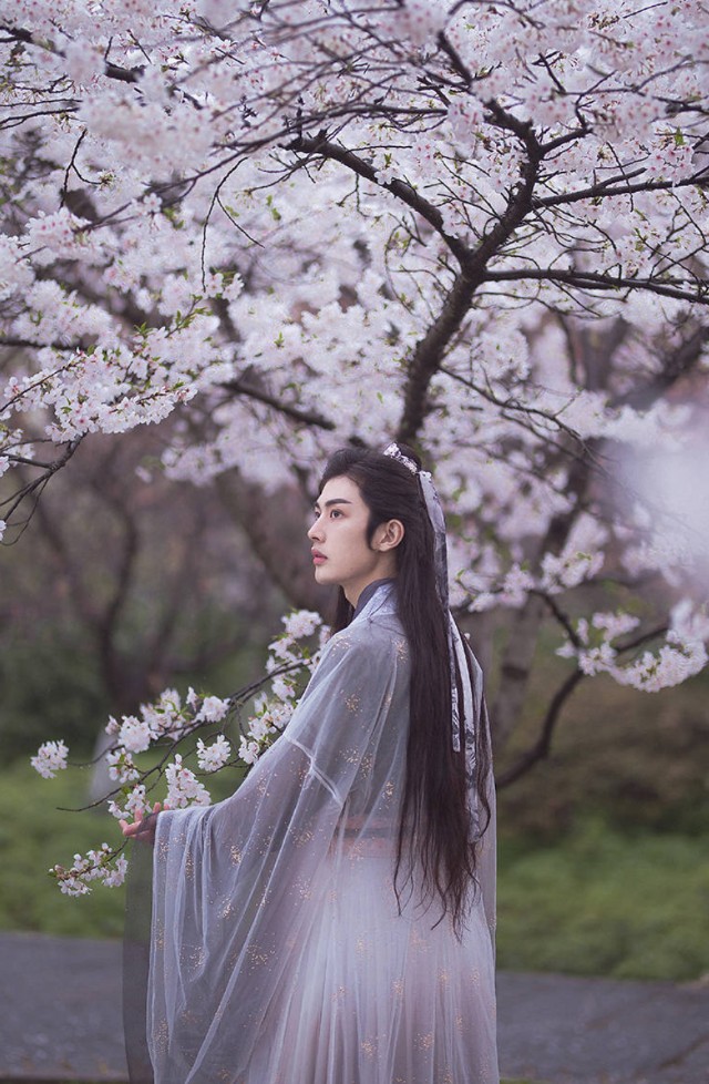 吟风·《词作》九首：冷月苍苍，幽思漫漫，闲步茫然难语