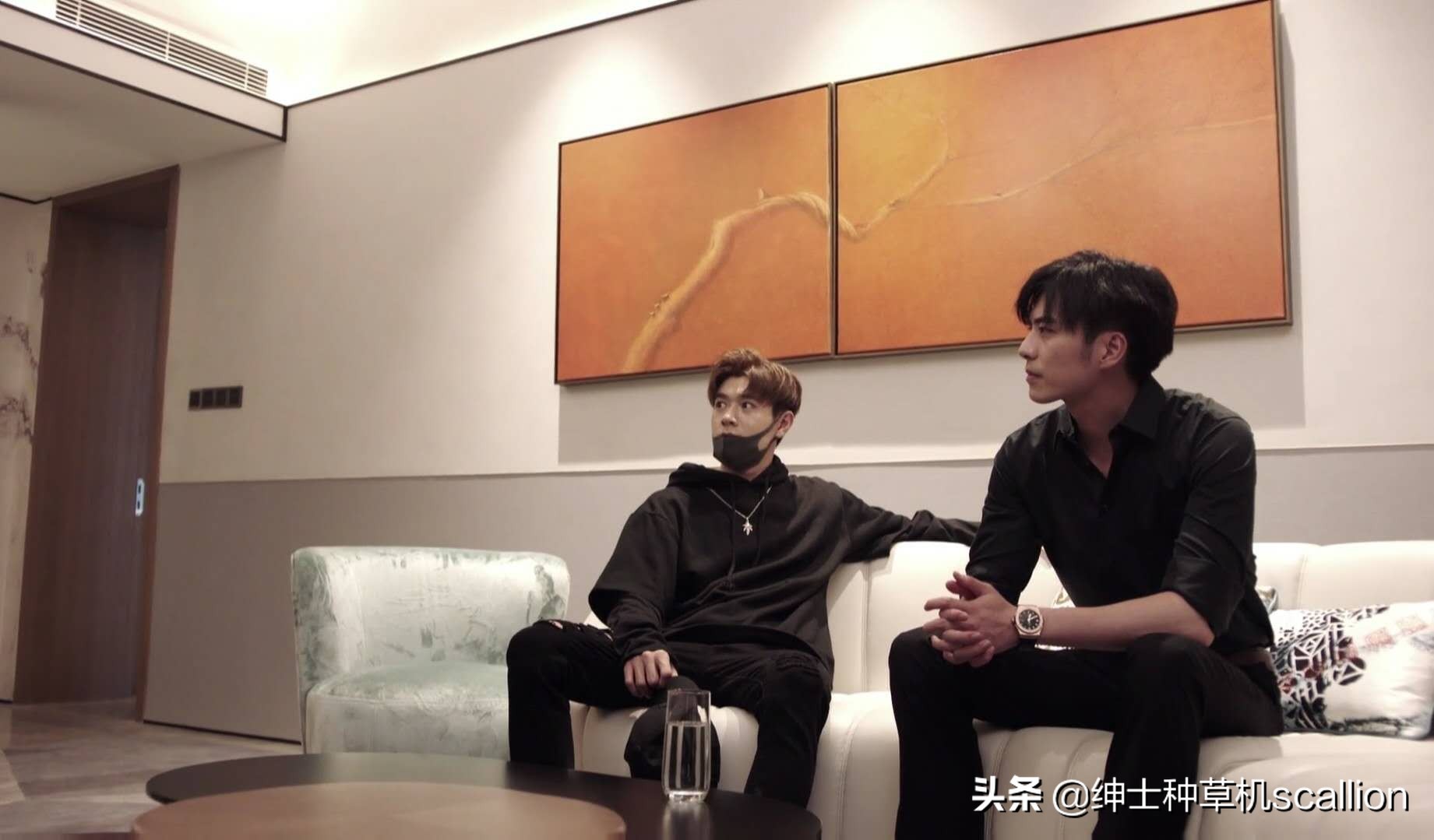 从影视剧看穿搭十一：万能的色调、高贵的象征——黑色衬衫