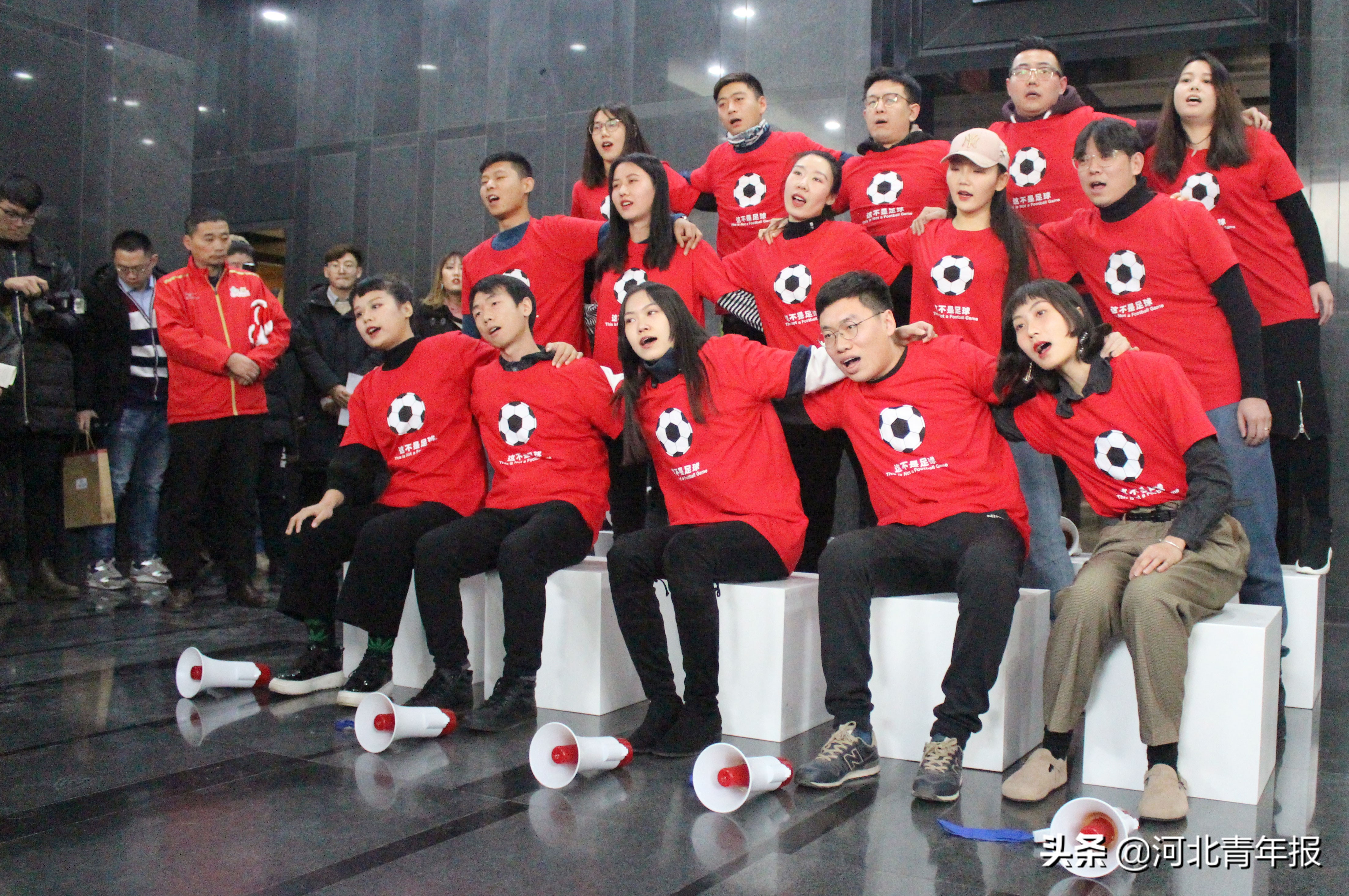 能踢球，能玩桌上“篮”足，还能抓百万大奖，这样的展览你见过吗？