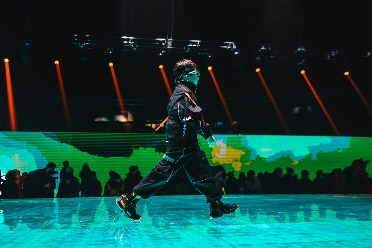 穿行宇宙·探索*界无**361°儿童X三体联名系列震撼发布