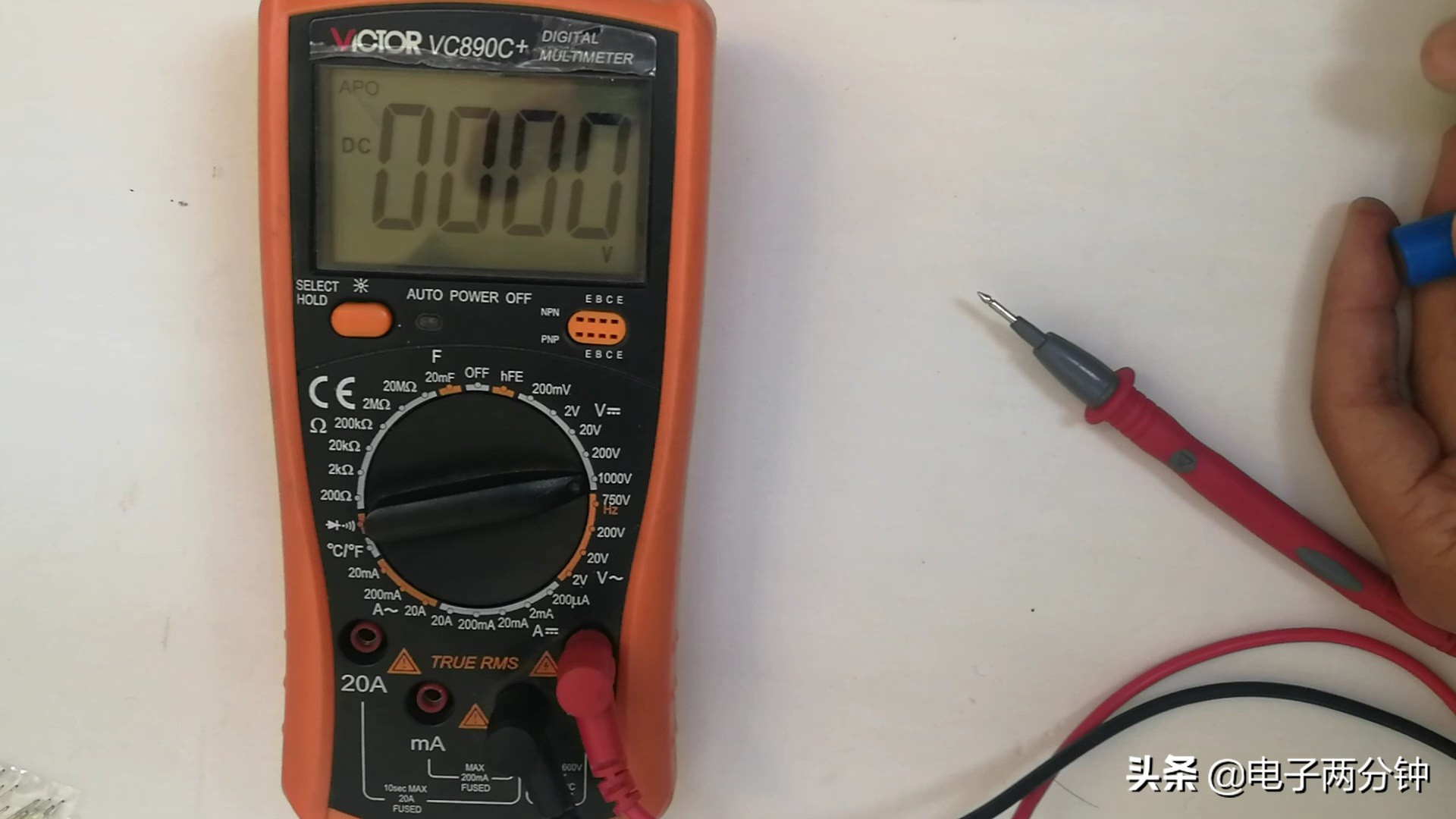 常用万用表怎么测量,万用表使用方法动画讲解