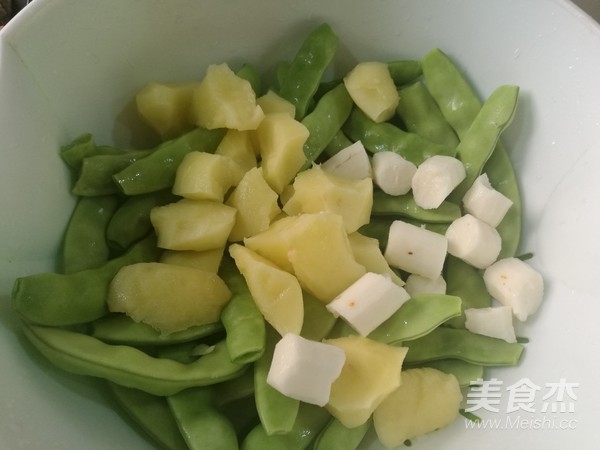 炖排骨之前需不需要把肉先炒一下,炖排骨别再直接焯水教你一招不硬