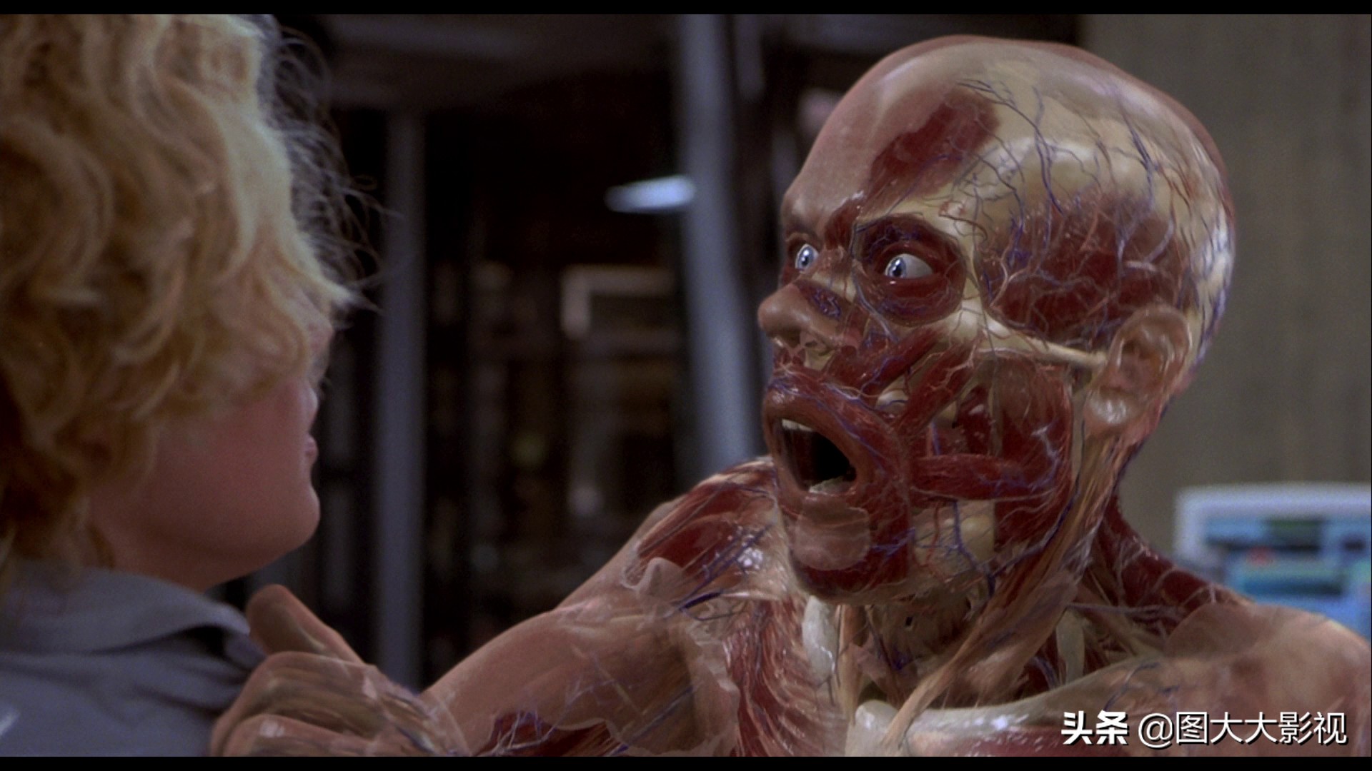 推荐恐怖电影，小时候闭着眼睛看完，80后的童年阴影