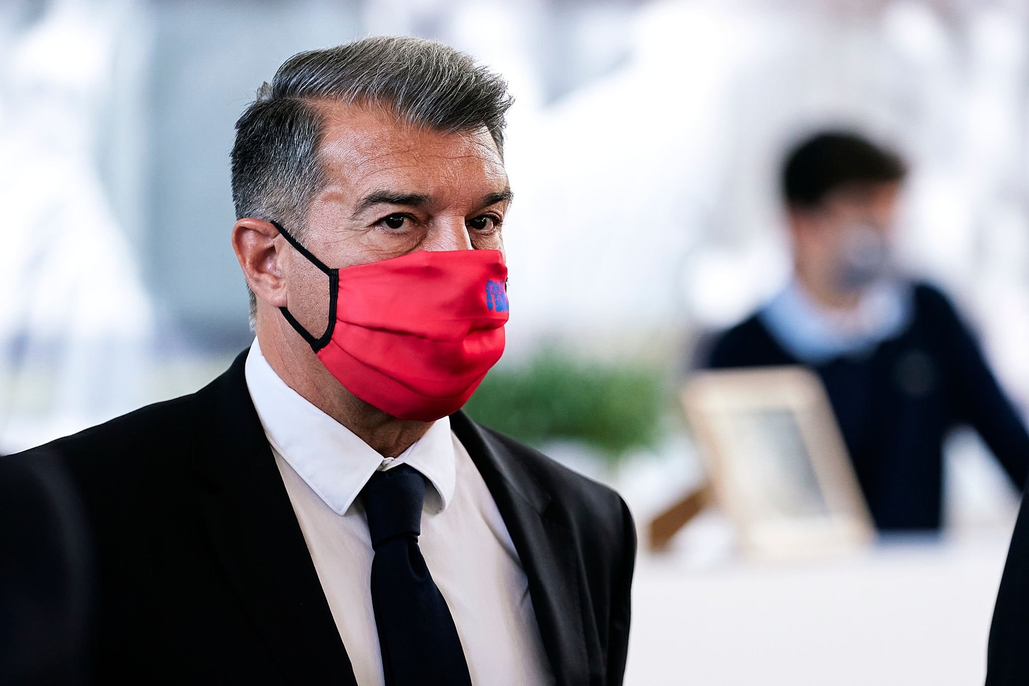 登贝莱对巴萨到底有什么不满,登贝莱接近与巴萨降薪续约