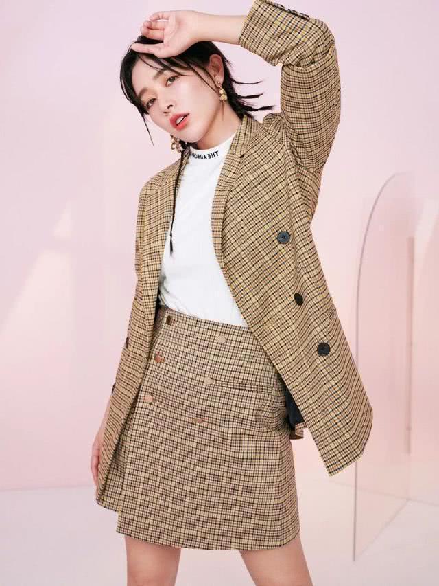 西装配裙子适合哪种发型,中长西装配什么裙子好看