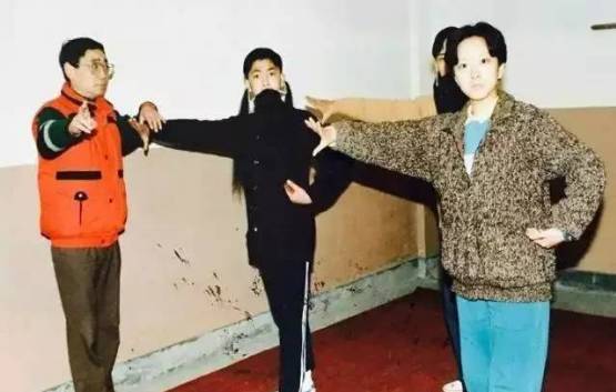 一个只争第一的姑娘，在台上扮男人却成了“头牌”