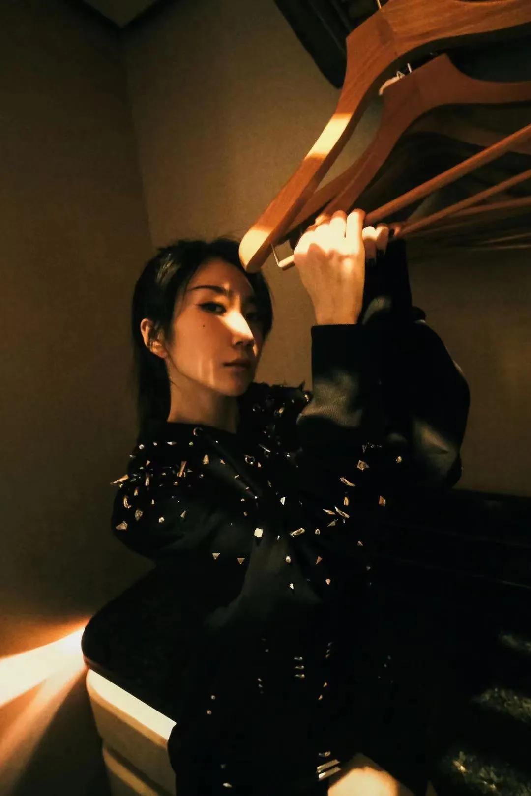 乃万曾可妮直播,纪梵希女包值钱吗