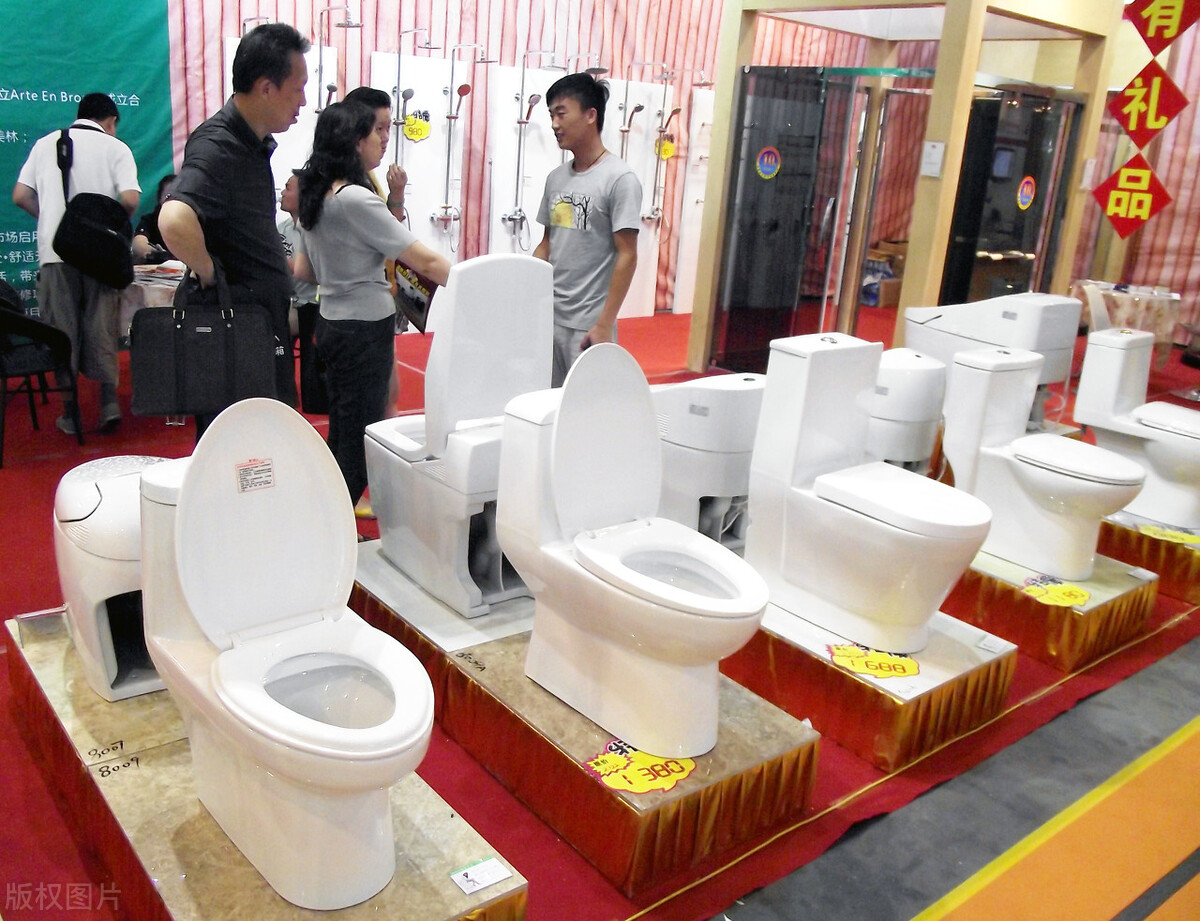 买马桶在线上买还是在实体店买好,卖马桶店
