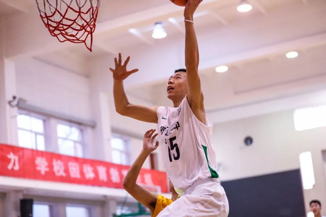 新·十六强齐亮相高中赛场见*力暴**隔扣丨18-19耐克高中联赛