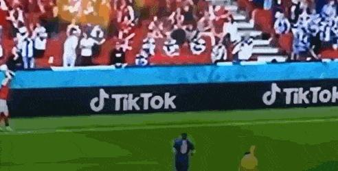 丹麦球星埃里克森突然倒地昏厥,丹麦埃里克森倒地休克