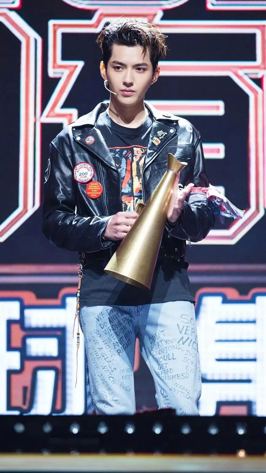 吴亦凡：从“顶流”到“弃子”