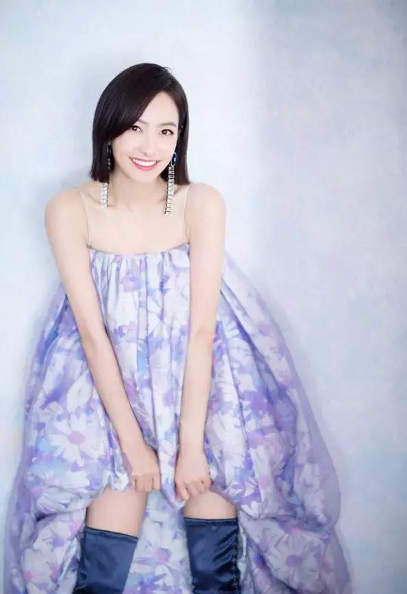 泫雅、迪丽热巴、关晓彤的印花裙，谁的品味更好？