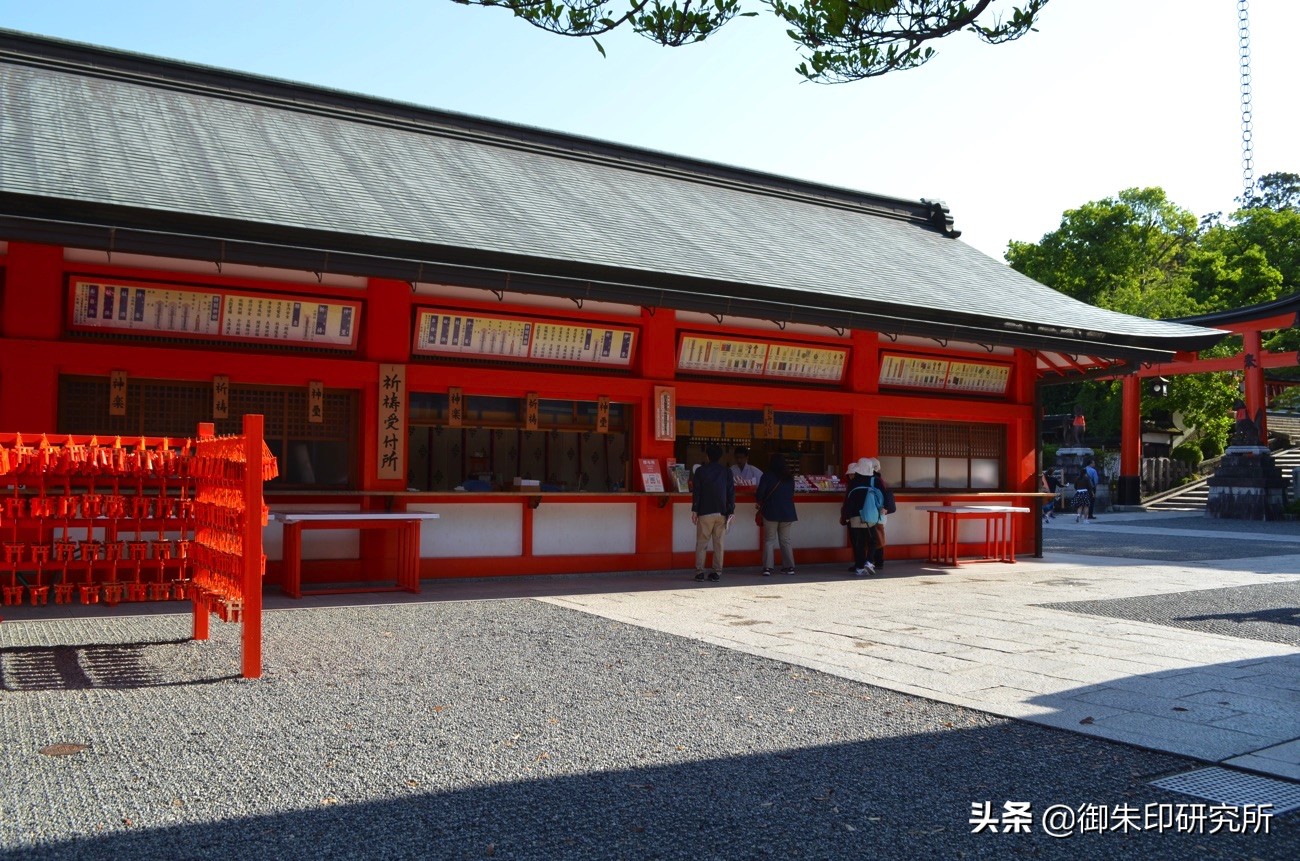 京都伏见稻荷大社旅游,京都伏见稻荷大社要门票吗