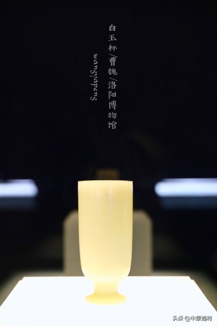 洛阳博物馆专门为二十多件珍宝成立了一个展馆