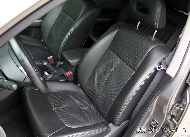 老日产奇骏2.0与新1.5,09老奇骏尾灯最上面的是什么灯