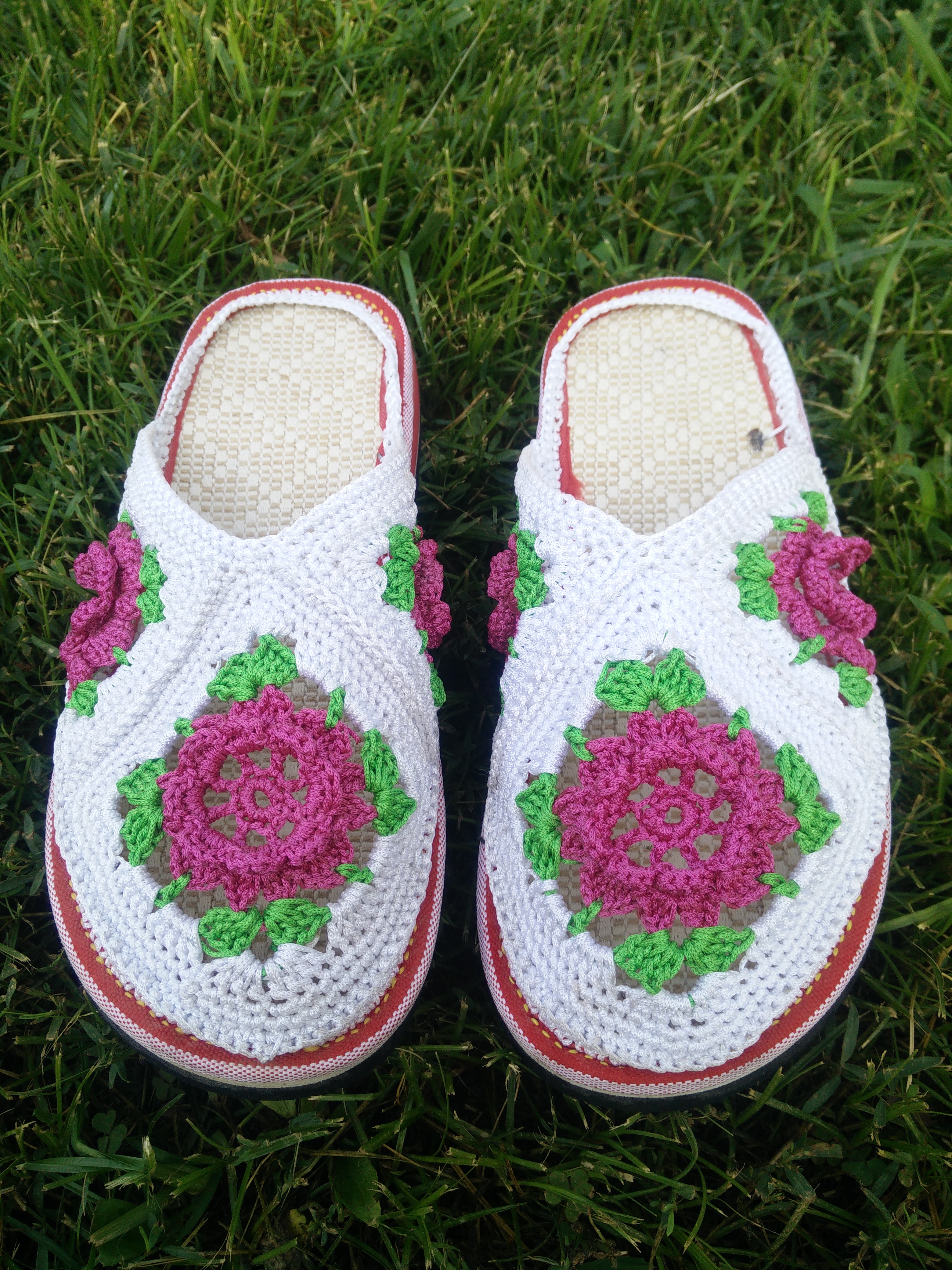 凉鞋鞋垫翘起来可以缝吗,凉鞋鞋垫滑下来怎么办