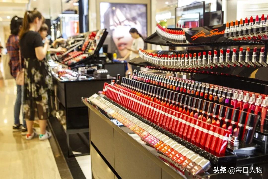 一千块买口罩，三千块买睡衣，疫情期间的女性账本