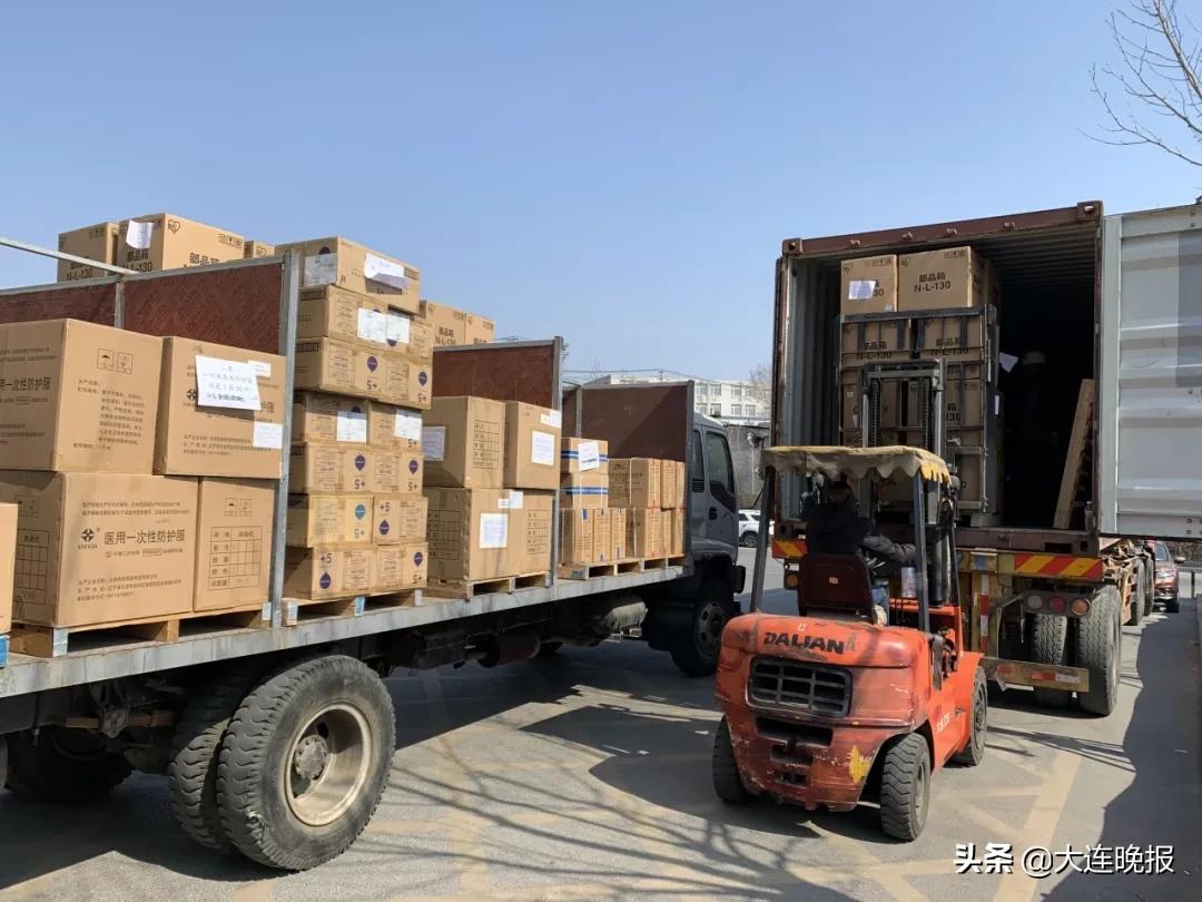 致敬大连最美守护者,大连致敬抗疫英雄图片