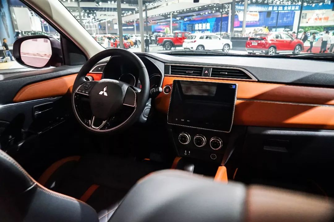 三菱劲炫asx2013款cvt两驱精英版,18年的三菱劲炫asx1.6手动挡多少钱