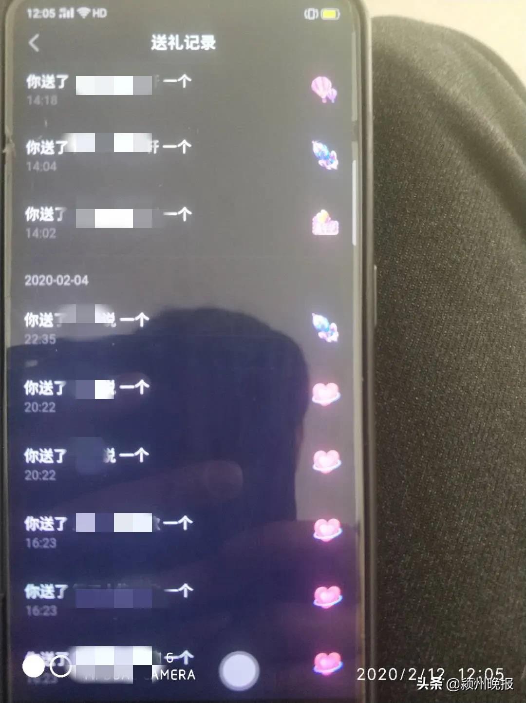 孩子上网课玩游戏充了两万块,小孩子上网课玩游戏花了3万