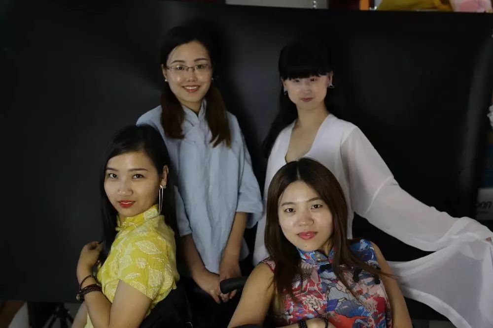 十位残障女性的肖像