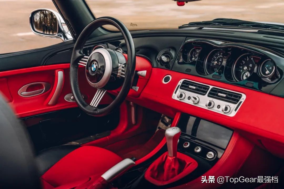 007座驾阿斯顿马丁,邦德路特斯