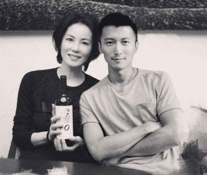 网曝王菲谢霆锋高调合体现身,王菲谢霆锋重逢完整版