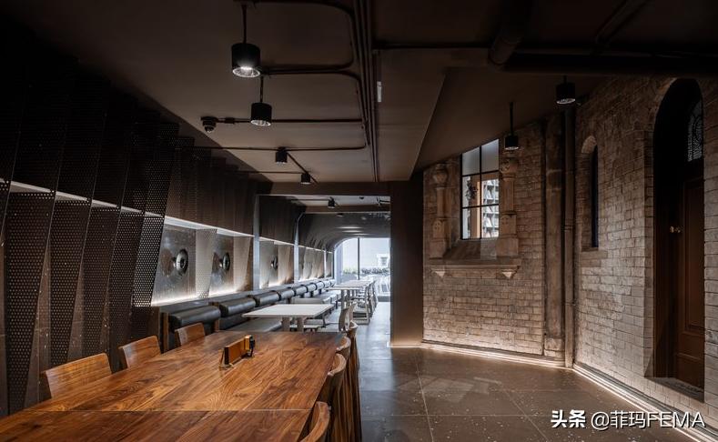 教堂里重生的钢铁建筑，全上海最美的诗歌书店