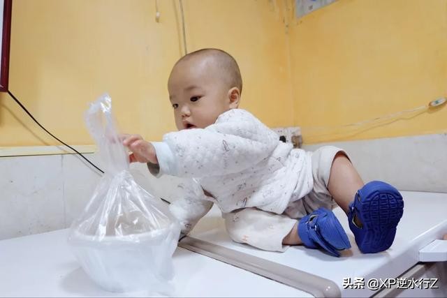 富士xa3微单怎么装取景器,富士微单三连拍