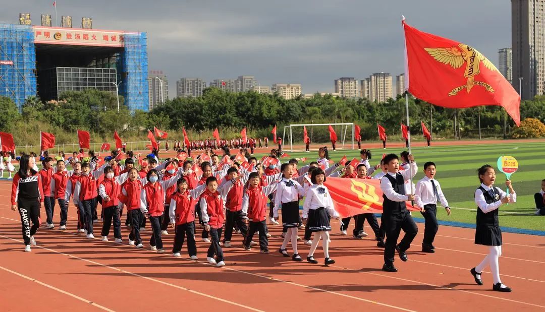 小学秋季田径运动会报道,运动少年展英姿