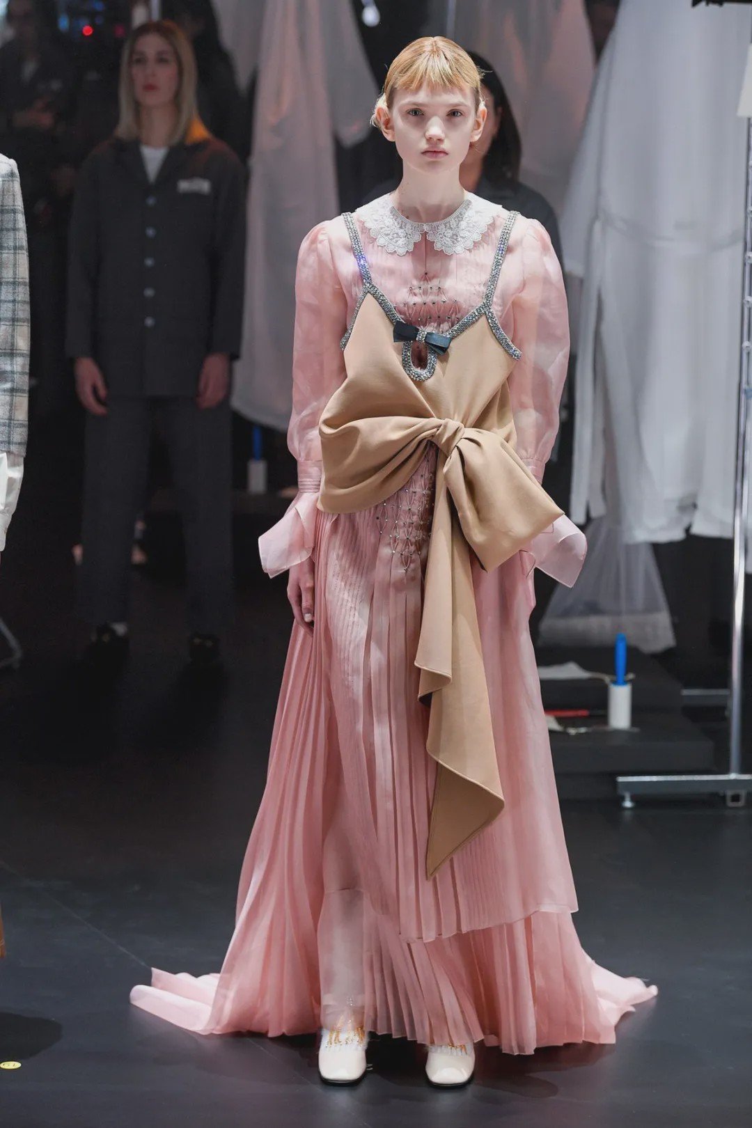 时装周卖衣服,米兰时装周爆火