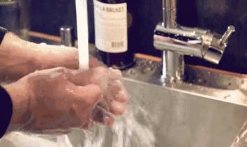 往鞋里喷什么东西脚不会臭,往鞋里撒的粉